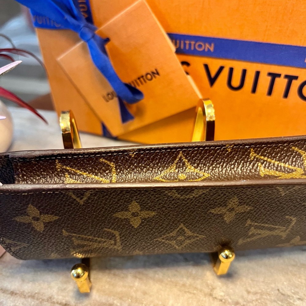Louis Vuitton Eyeglasses Case - Picture 5 of 10